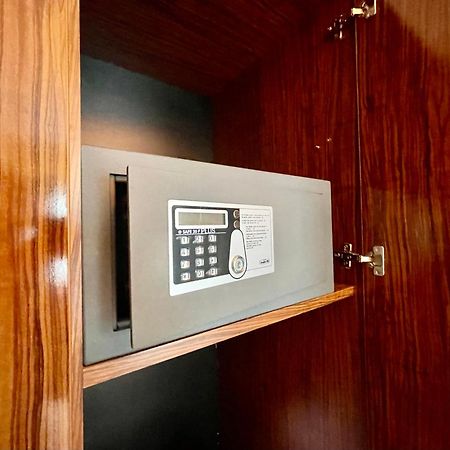 Royal Studio Apartment With A Perfect View - Yamaluxe Boekarest Buitenkant foto