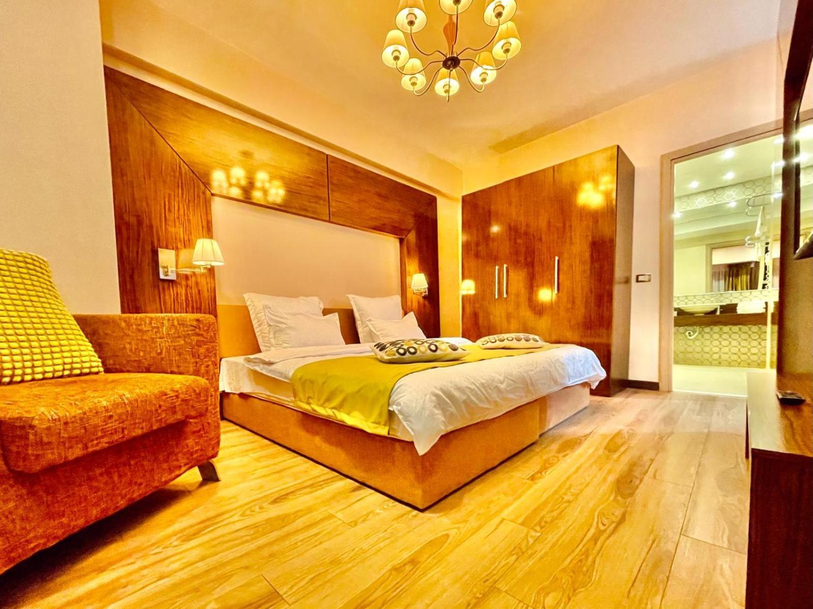 Royal Studio Apartment With A Perfect View - Yamaluxe Boekarest Buitenkant foto