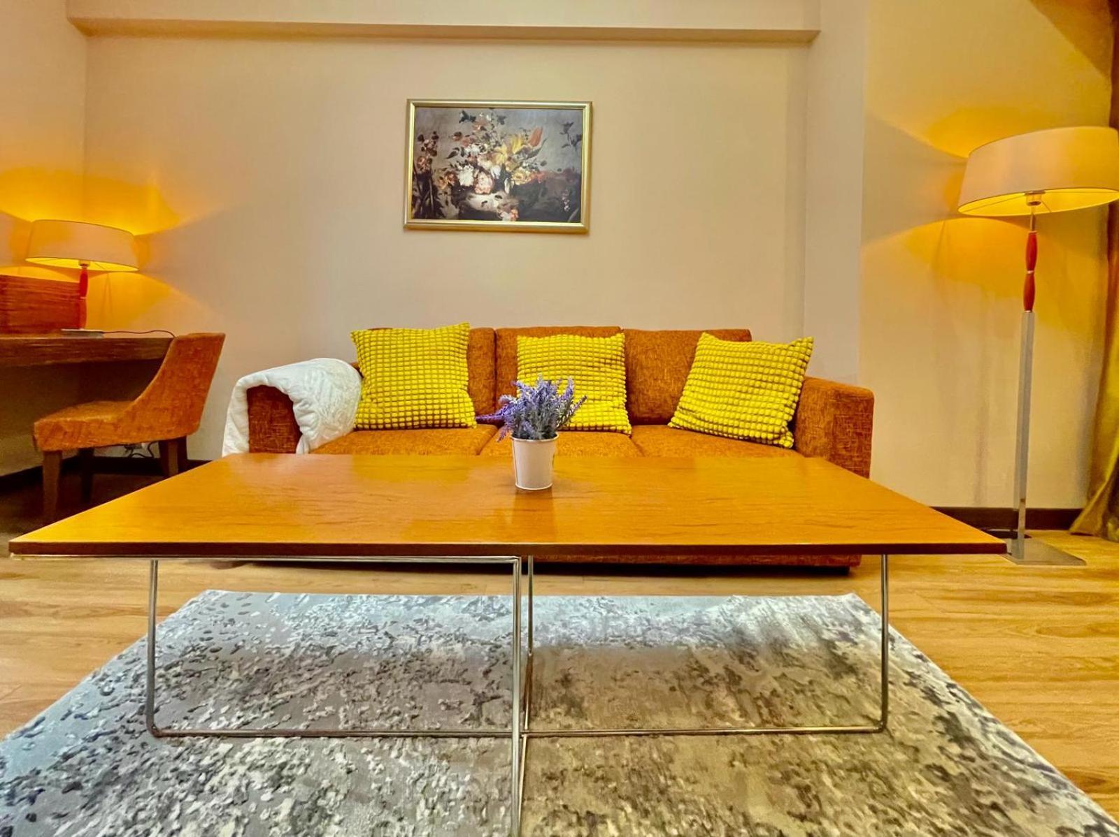 Royal Studio Apartment With A Perfect View - Yamaluxe Boekarest Buitenkant foto