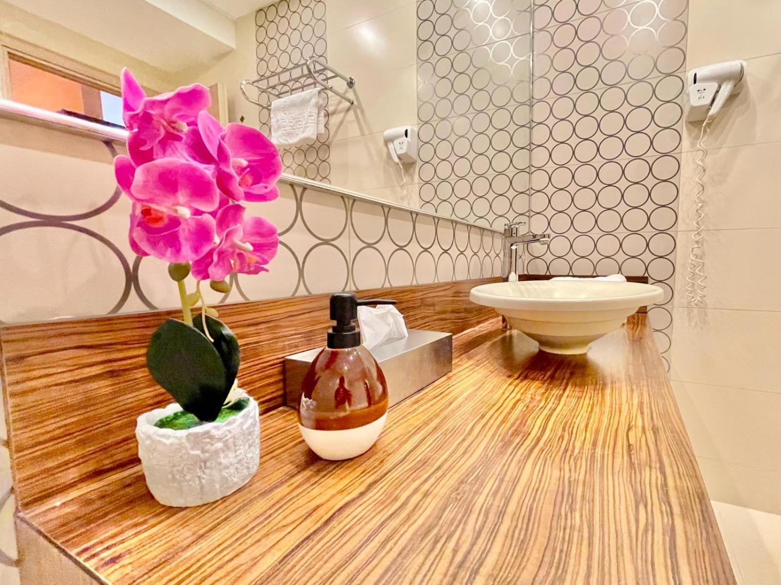 Royal Studio Apartment With A Perfect View - Yamaluxe Boekarest Buitenkant foto