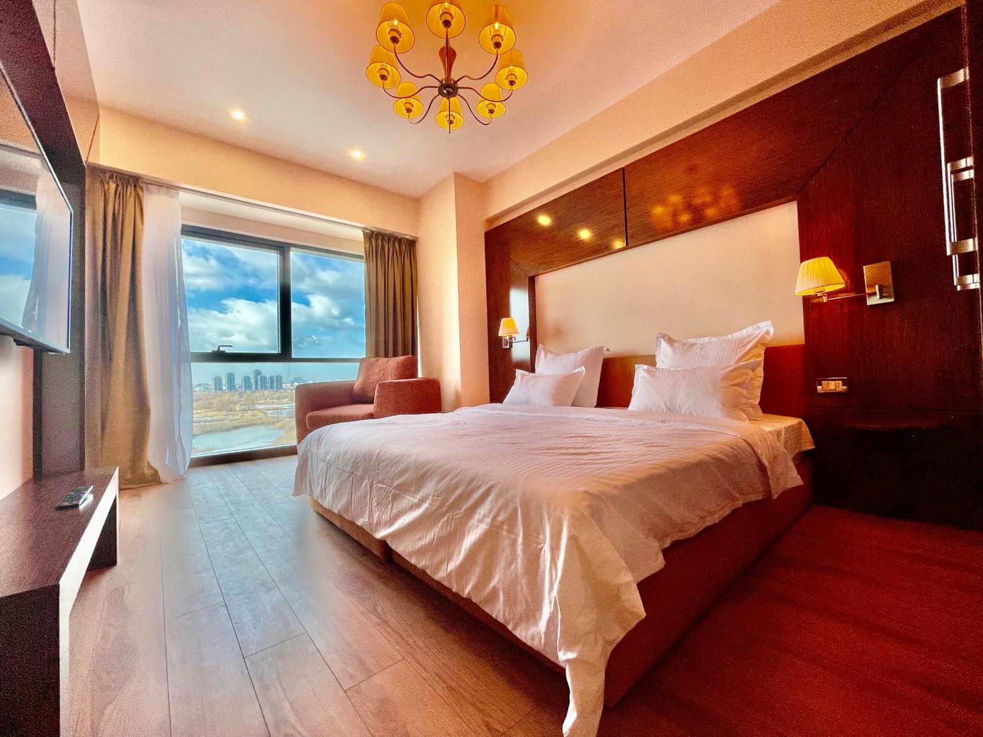 Royal Studio Apartment With A Perfect View - Yamaluxe Boekarest Buitenkant foto