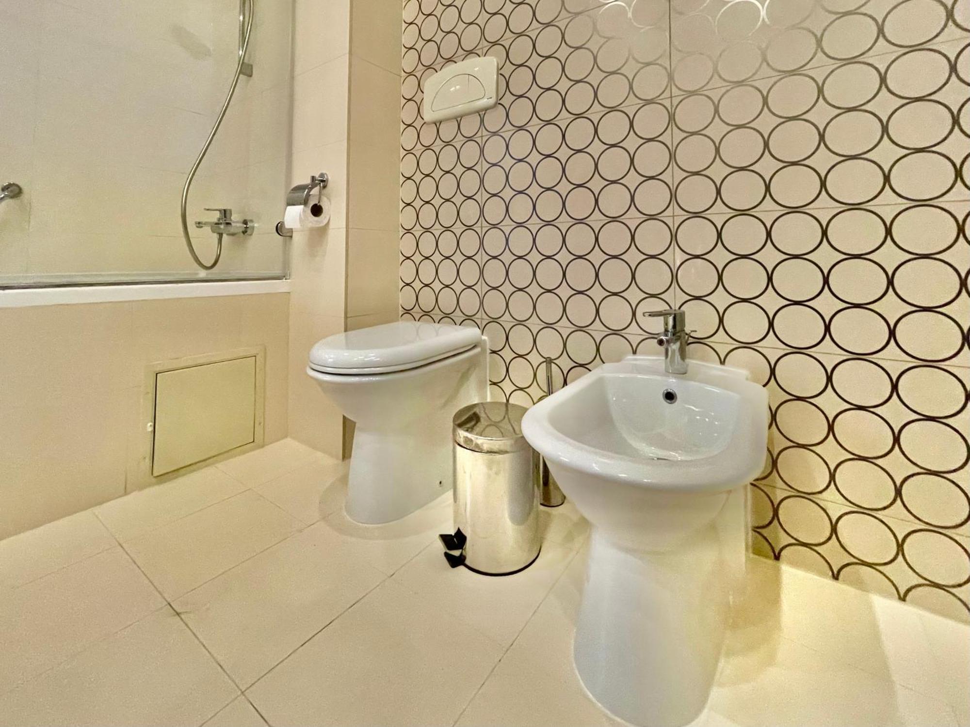 Royal Studio Apartment With A Perfect View - Yamaluxe Boekarest Buitenkant foto