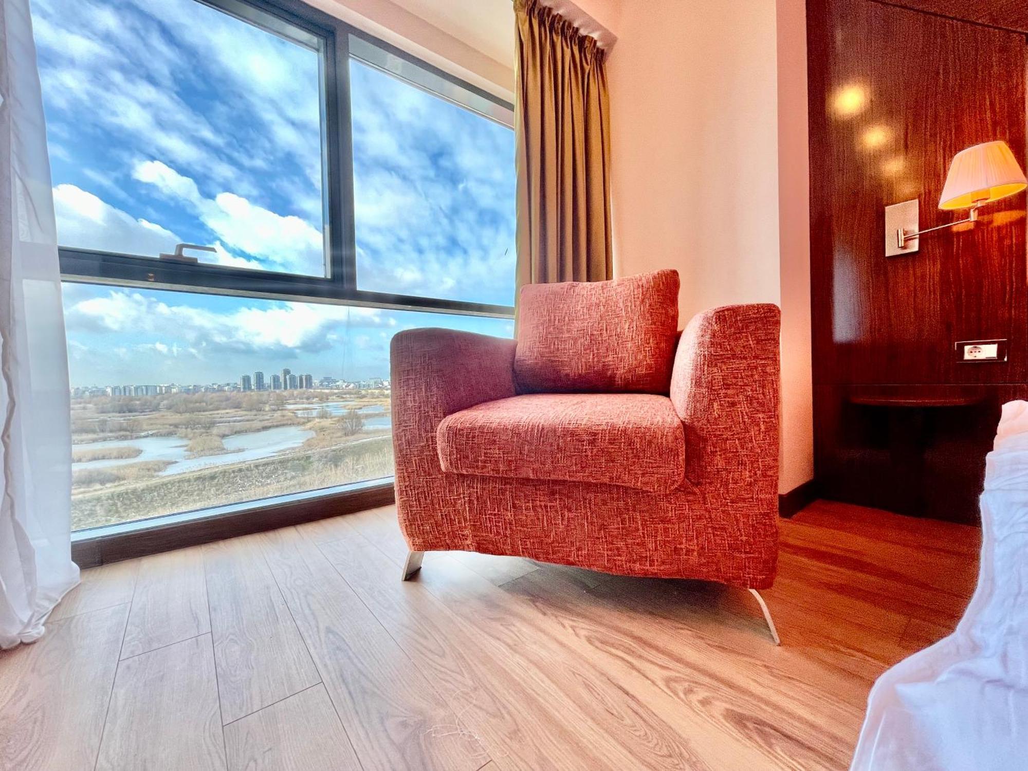 Royal Studio Apartment With A Perfect View - Yamaluxe Boekarest Buitenkant foto